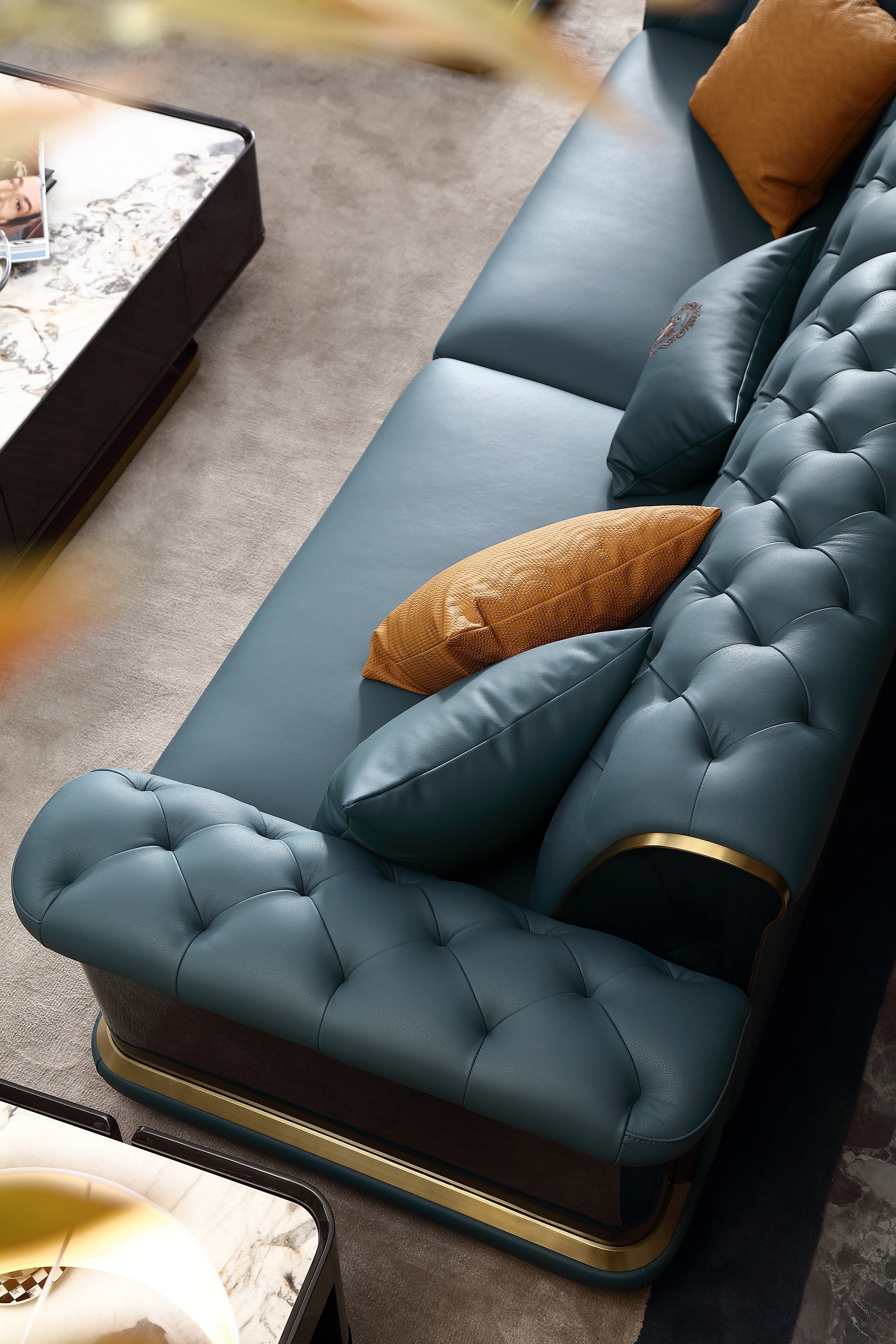 ADILIVE Tufted Straight Sofa