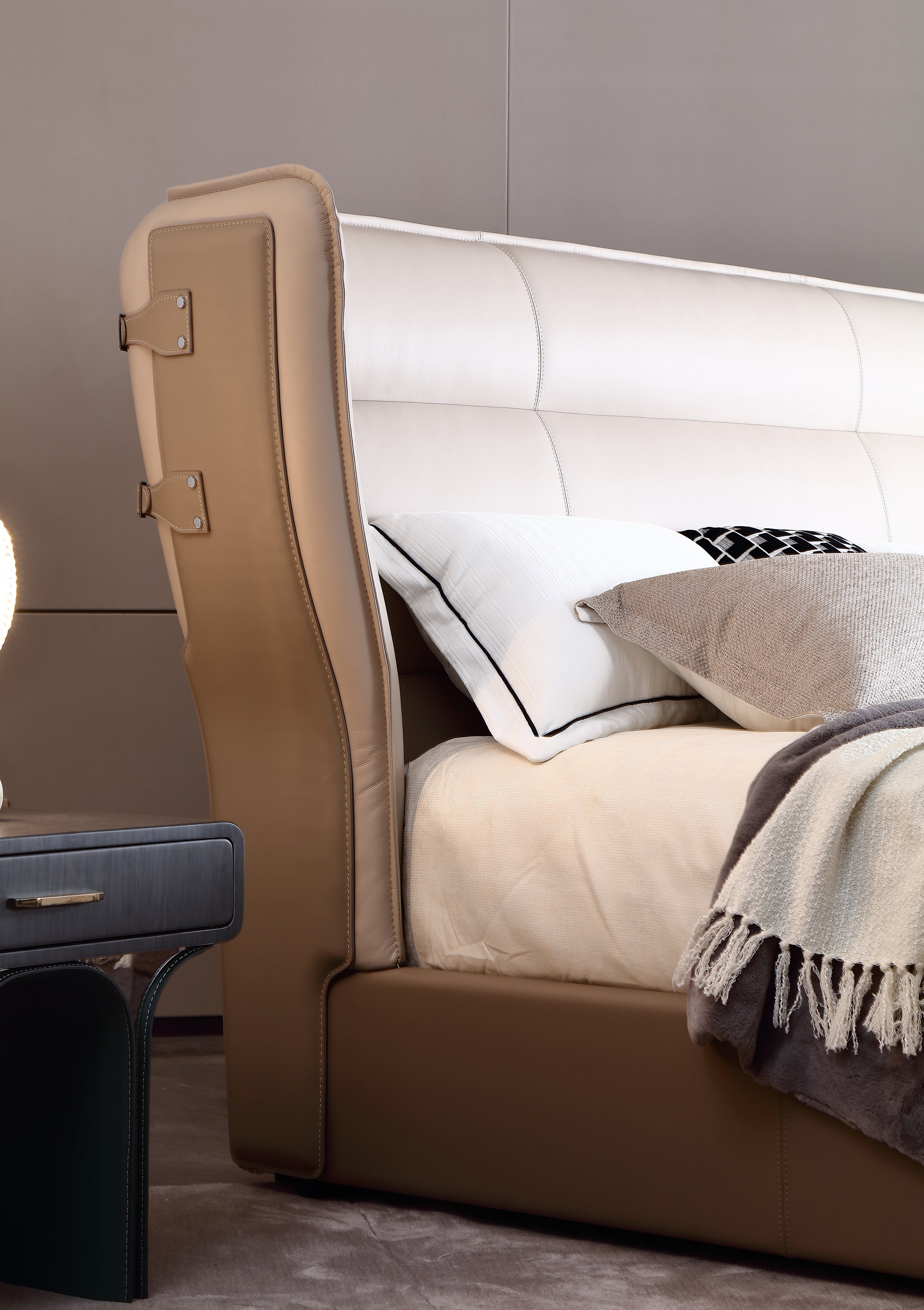 HOTTOP Shelter Leather Upholstered Bed
