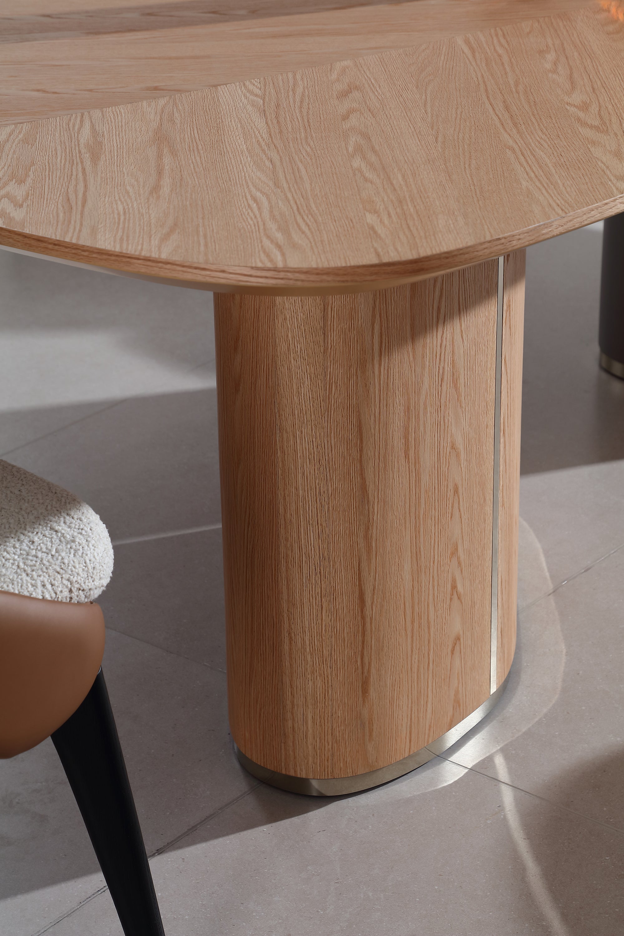 KALMIA Dining Table